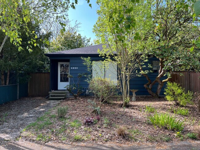 Photo - Wonderful 2 Bd 1 Ba home in Woodstock! Covered driveway, Large yard and Shop/Shed !!!