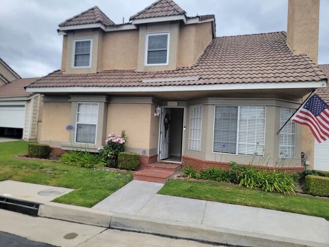 Building Photo - 4 bedrooms Rental