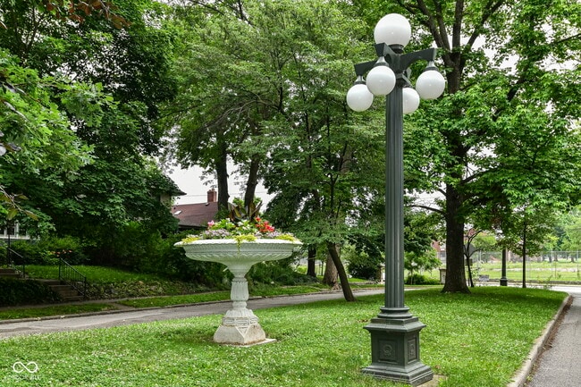 Photo - 590 Woodruff Pl W Dr