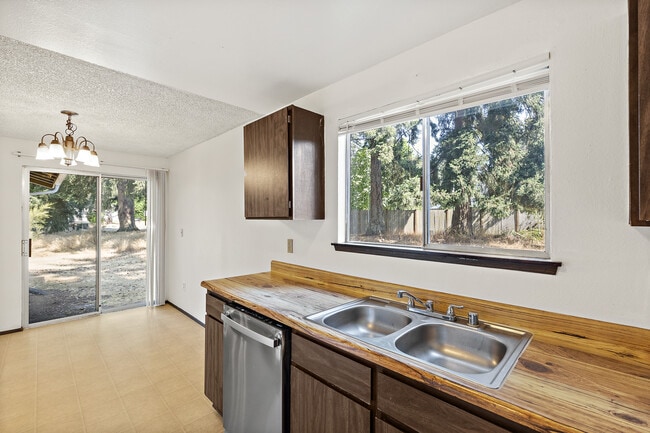Building Photo - 1507 150th St Ct S Unit 1