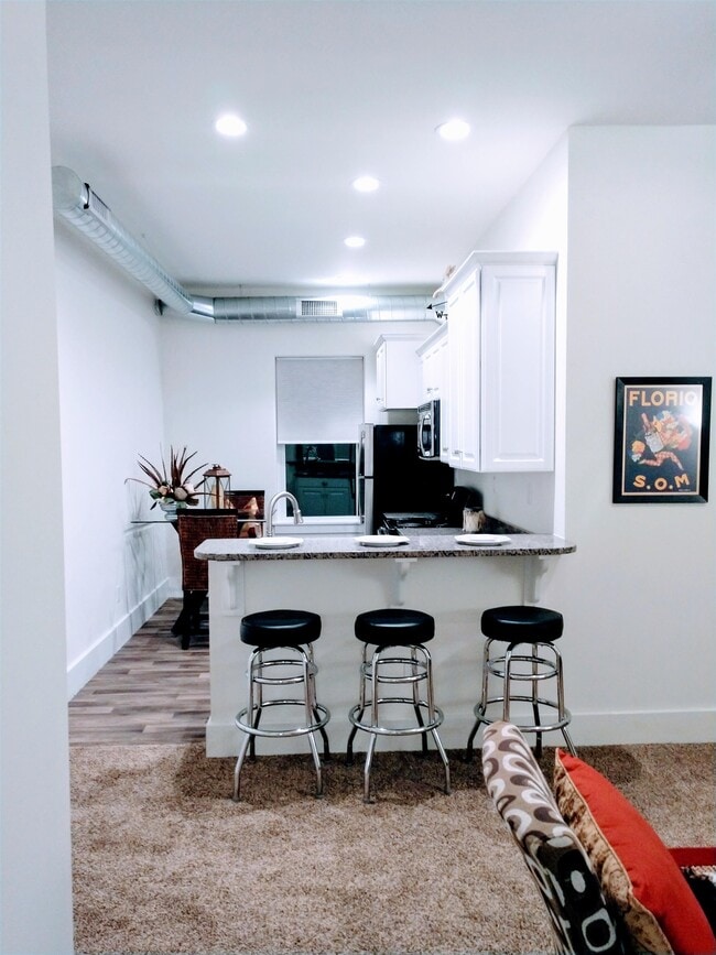 Photo - 102 E Market St