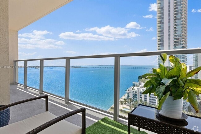 Building Photo - 1155 Brickell Bay Dr Unit 2005 Rental
