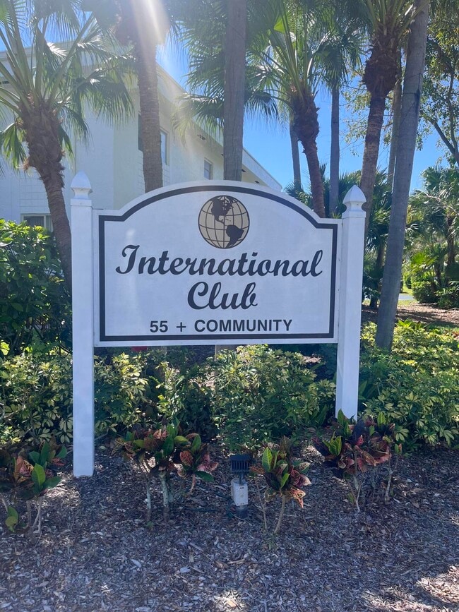 Building Photo - 14887 Bal Moral Ln Unit 204