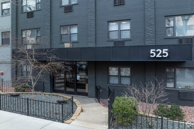 Photo - Oakdale Terrace - 525 W Oakdale Ave