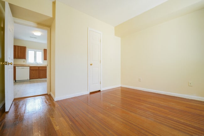 Photo - 24 Burr Ave Unidad 2