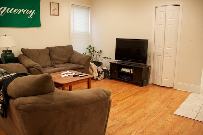 Photo - 23-25 Aspinwall Ave