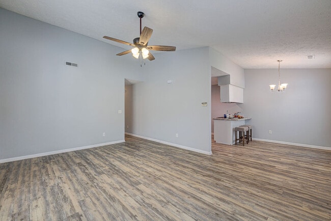 Photo - 617 Varsity Dr