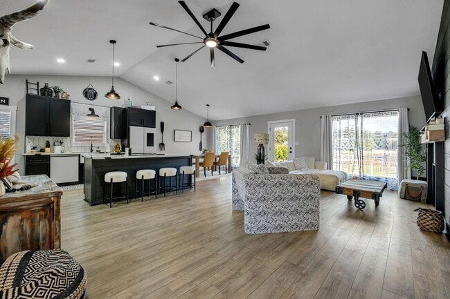 Photo - 6605 Donerail Trail House