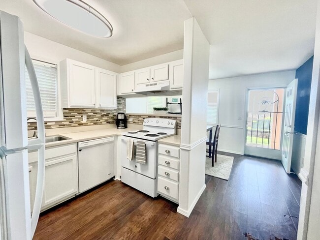 Building Photo - UPPER WEST SIDE- Villas at Kahana Ridge -3 bedroom/2 Bath- Semi Furnished Condo Unit 511