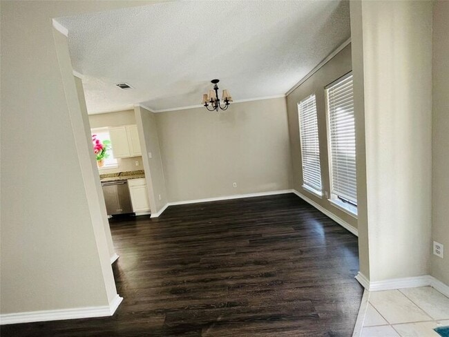 Photo - 2431 Deer Run