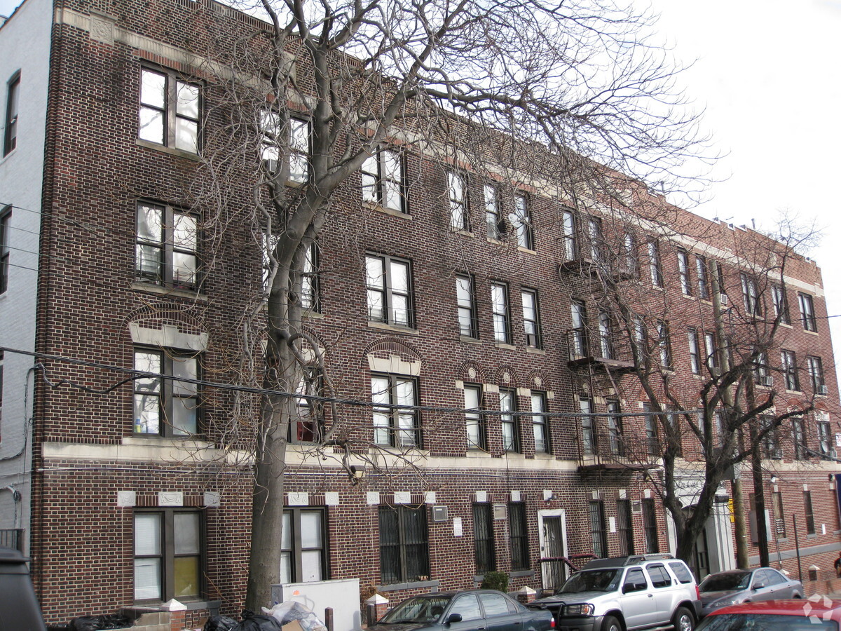 The Cabell Court - The Cabell Court Apartments