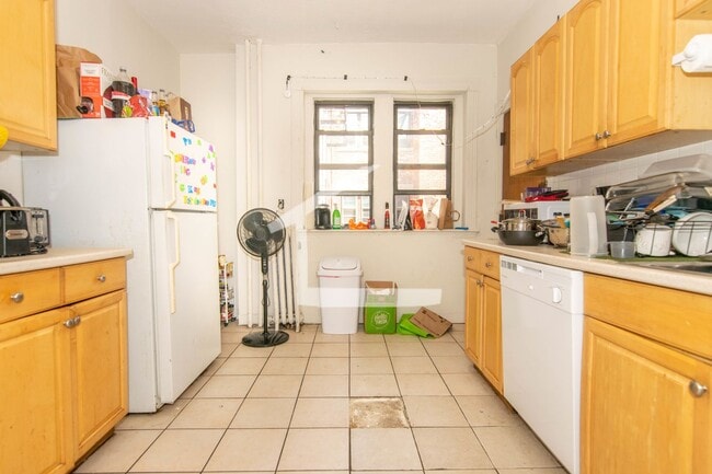 Photo - Five bed in Allston!!! LL PAID BROKER FEE!!
