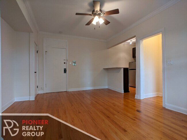 Photo - 4616 N Paulina St