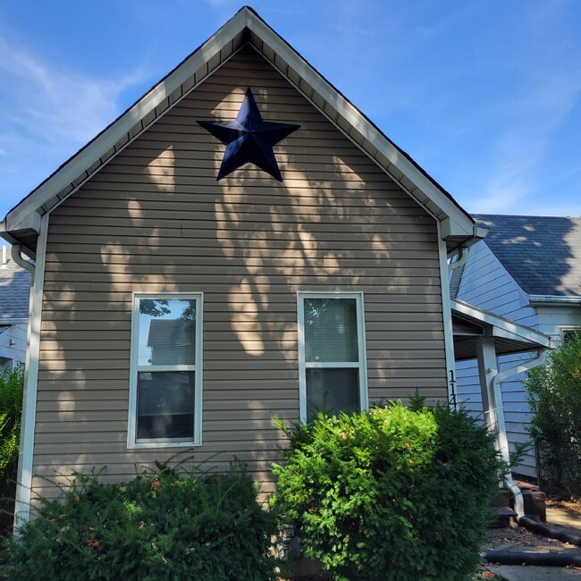 Building Photo - Fountain Square 2BR/2BA House w/Central Air!