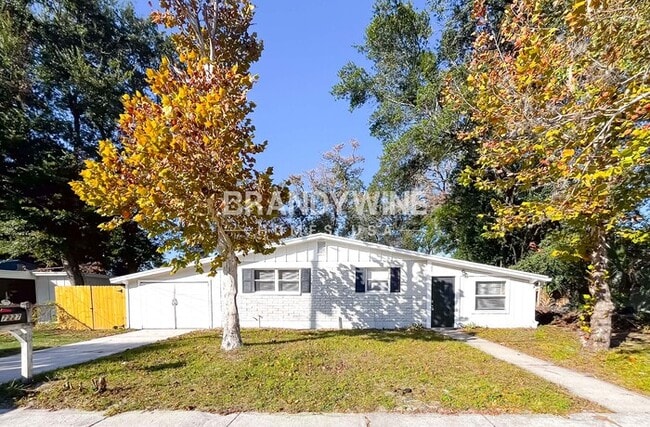 Photo - 7227 Stonehurst Rd N