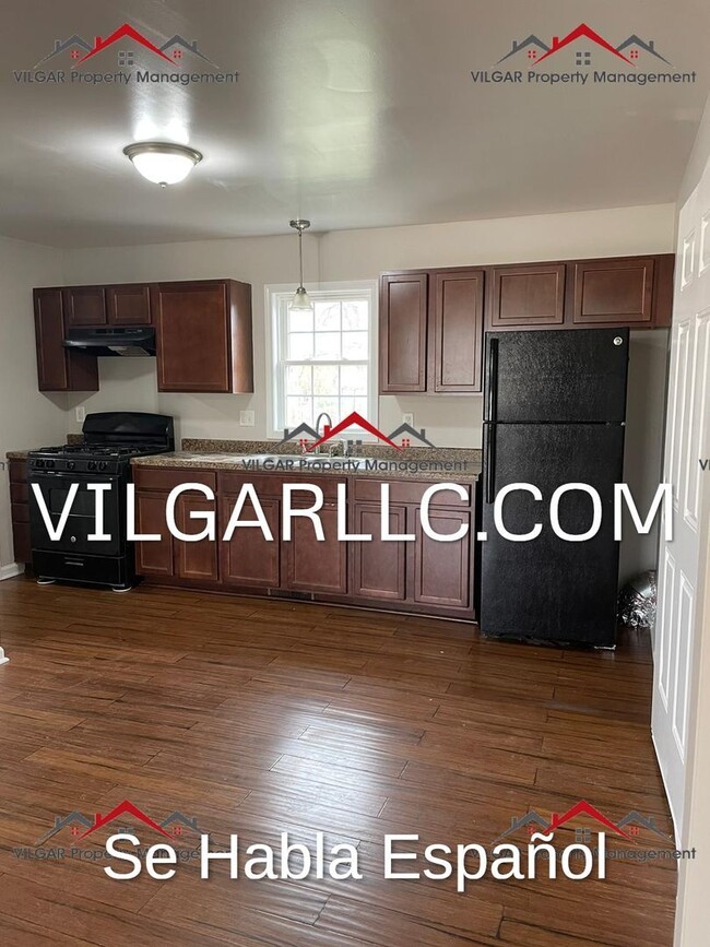 Nice neighborhood: 5 bedrooms, 1.5 baths h... - Nice neighborhood: 5 bedrooms, 1.5 baths h... House