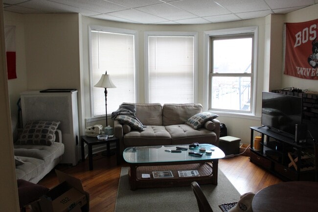 Building Photo - 185 Winthrop Rd Rental