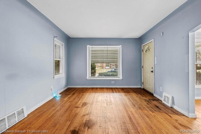 Photo - 19412 Sussex St