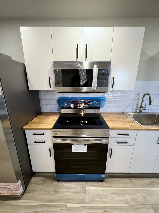 Photo - 3801 Meadowbrook Dr Unit L