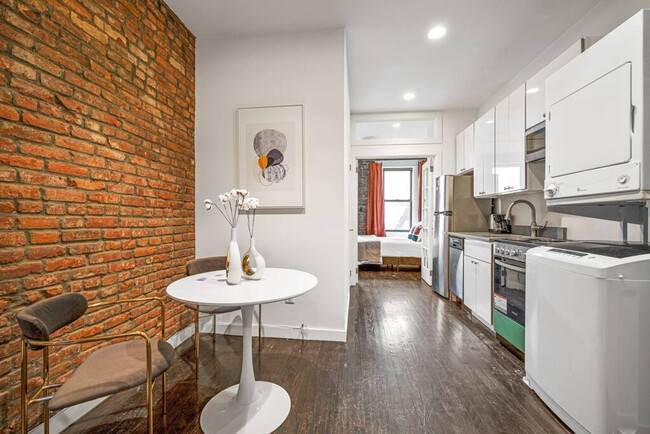 Building Photo - 104 Forsyth St Rental