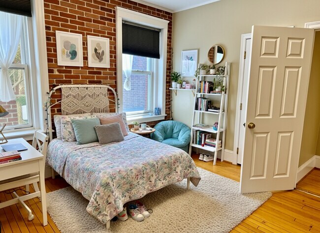 Photo - 54 Egmont St Unit 02