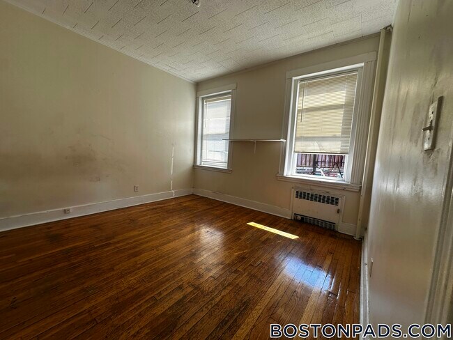 Photo - 126 Warren St Unidad 34