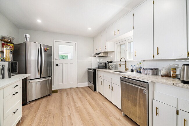 Photo - 13 Pinehurst Av