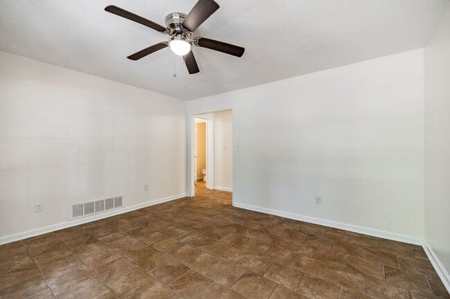 Photo - 170 Garnett Ridge Dr