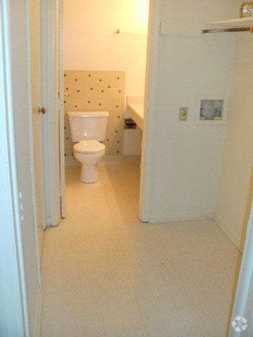 Bathroom - Yorktown Colony Apartments