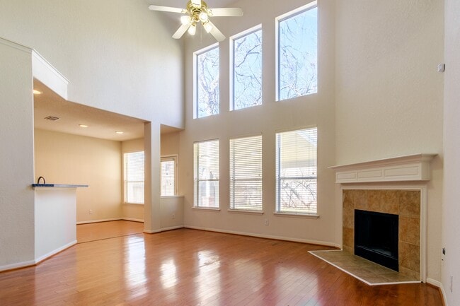 Photo - 2918 Five Oaks Dr