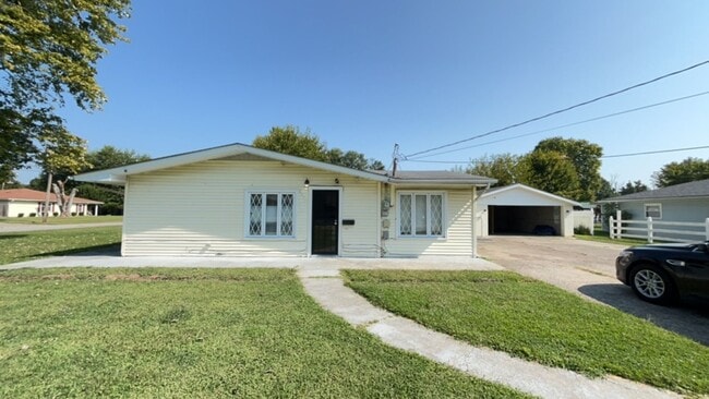 Building Photo - 3BR/1BA House with Garage- Coming Soon!