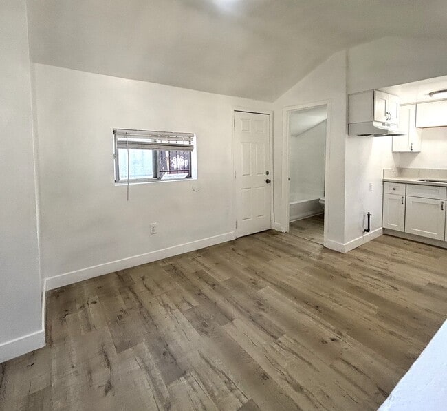1344 E 45th St Unit 1344a