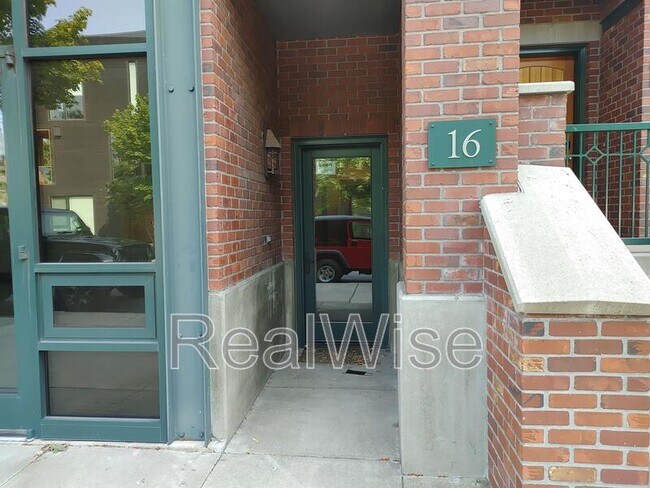 Photo - 16 SW Wall St