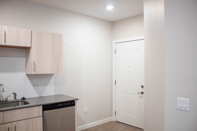 Photo - 1009 W Stoughton