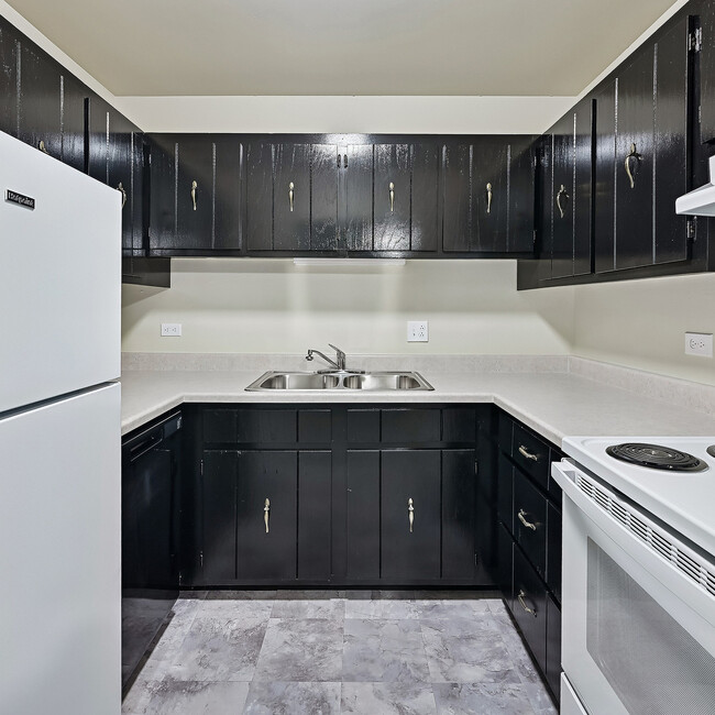 Building Photo - ReNew Lake Arlington