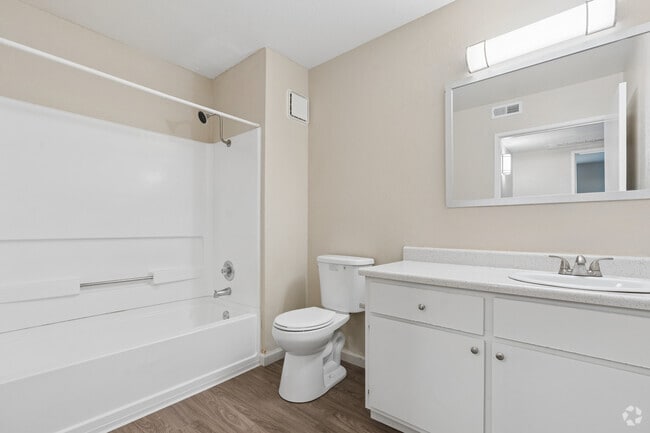 1BR, 1BA - 641SF - Bathroom
