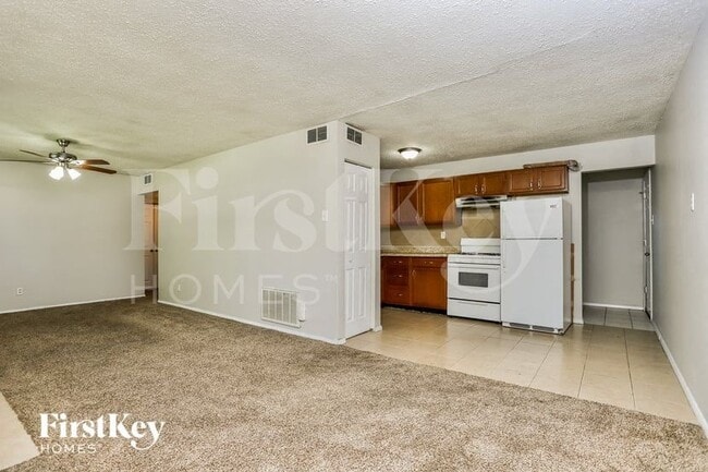 Photo - 508 Saratoga Ln