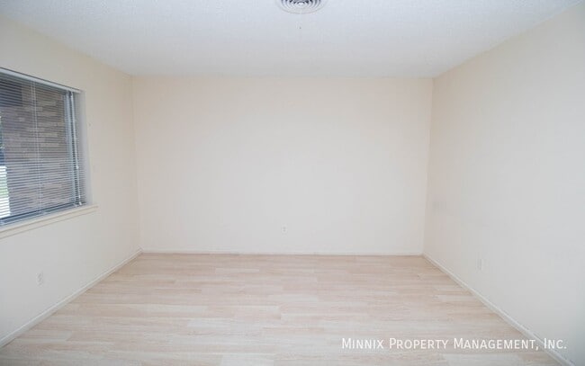 Photo - 4414 52nd St