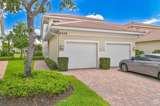 Building Photo - Available 6.16 - Fully Furnished Villa in ... Rental