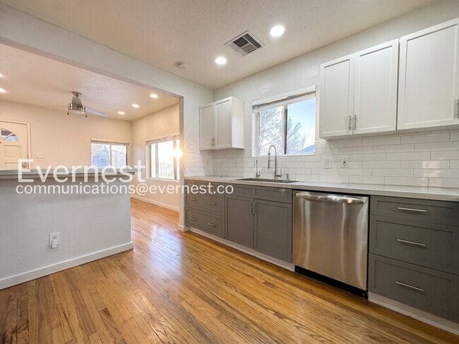 Photo - 2375 S Lincoln St
