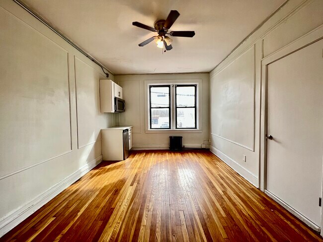 Photo - 1144 E Grand St Apartments Unit 203