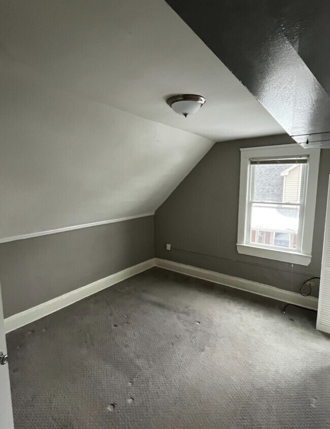 Photo - 2052 Fairview