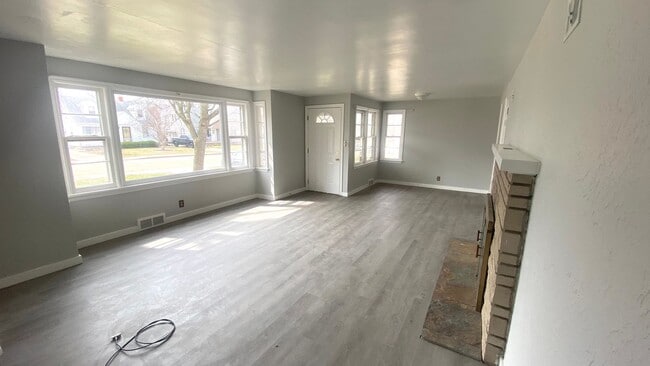 Photo - Don't Miss out! New Listing Available Now!...