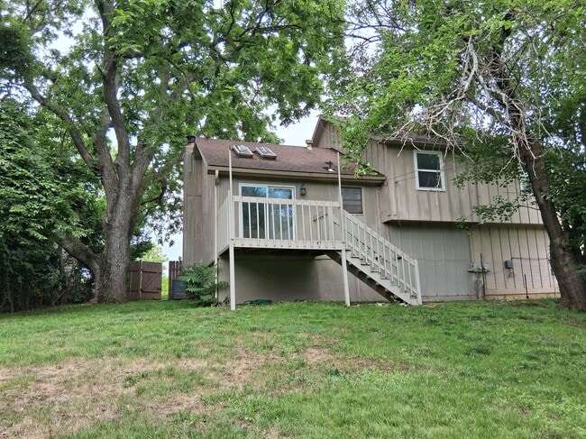 Photo - 146 N Saxony Dr