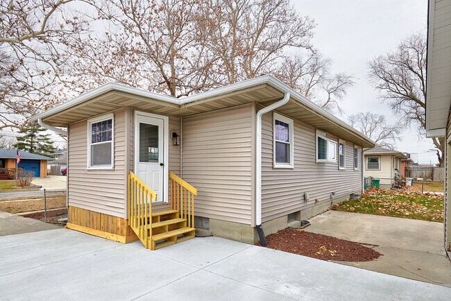 Photo - 409 SW Ash Dr