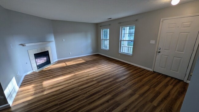 Photo - 1065 Williamsburg Way