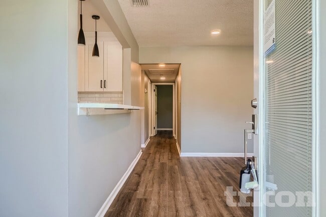 Photo - 348 Barbara Cir