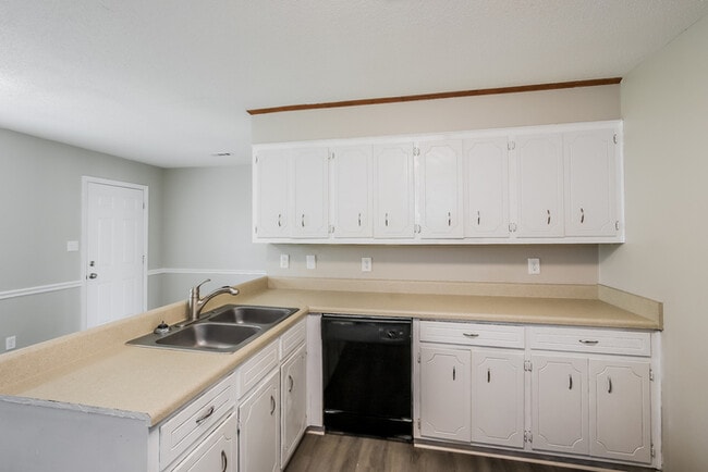 Photo - 3513 Hilltop Dr