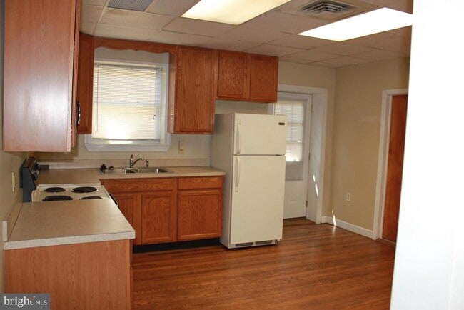 Photo - 122 E Queen St Unit 1