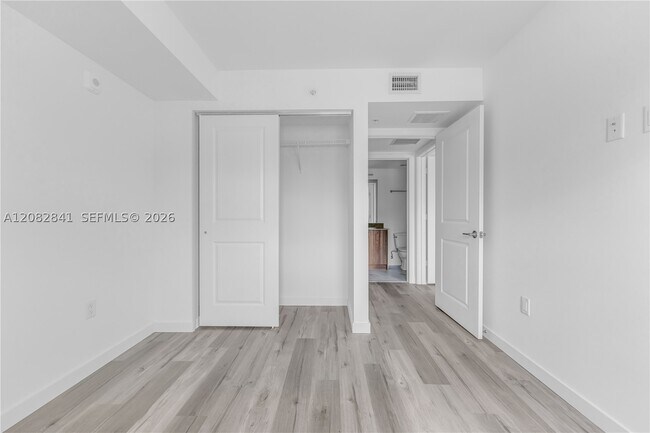 Building Photo - 175 NW 160th St Unit 220